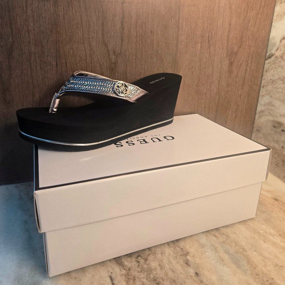 NIB GUESS Sarraly4 Logo Wedge Slip On Flip Sandals